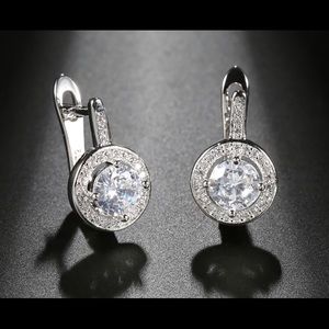 😍Beautiful push back CZ ✨ earrings